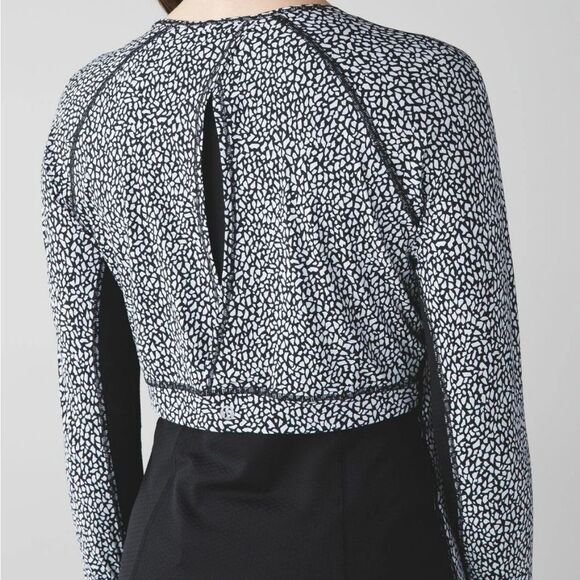 Lululemon Cover Me Miss Mosaic Top 8 - Picture 5 of 9